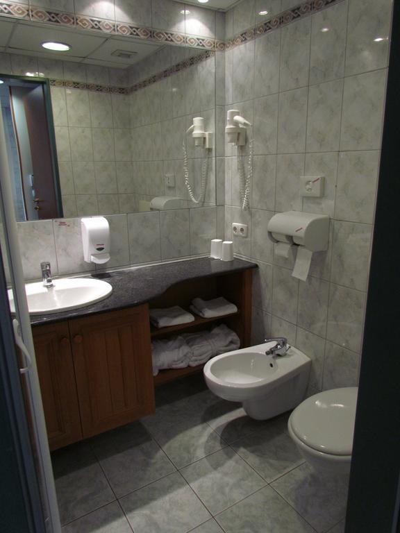 Palace Wellness Apartman Heviz Apartment Room photo